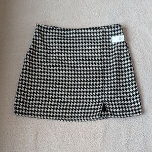 Old Navy Black and White Houndstooth Mini Skirt
